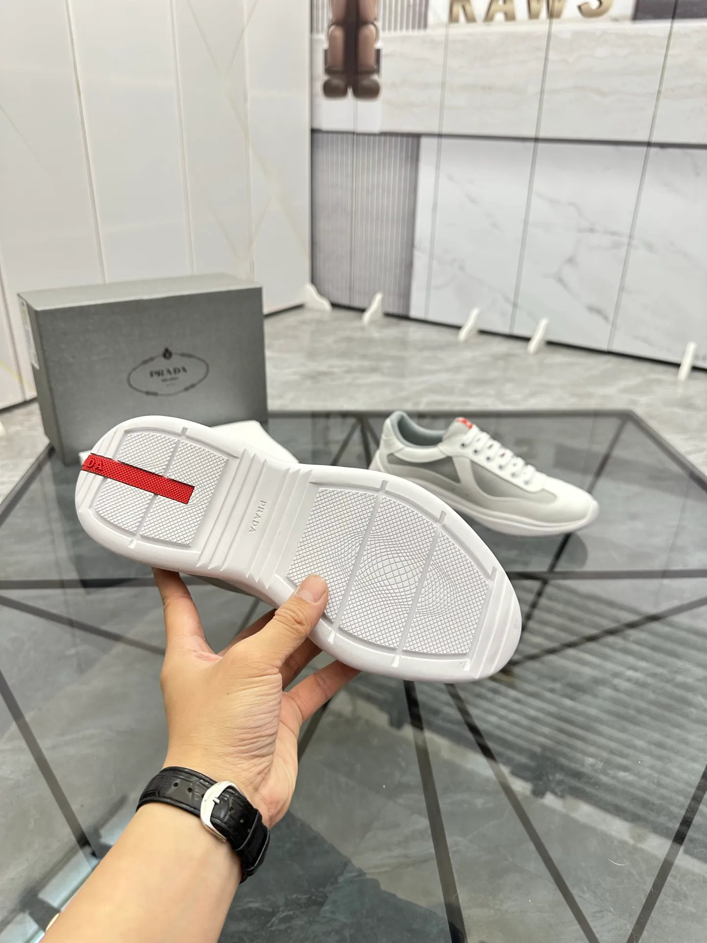 Men's shoes: 💰P360¥ Product trademark: Prada *"Prada*" low-top casual shoes Regular size: 35-47 (can be customized to 48) couple style Product materials: imported silk leather upper, breathable lining, original outsole. Number: 943